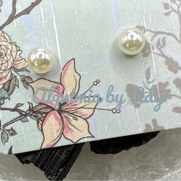 8mm Faux crystal sphere pearls ball stud earrings - Picture 1 of 4